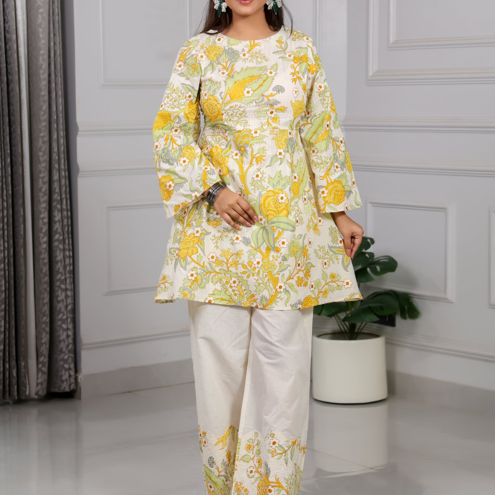 Shakun Yellow Backless Cord set